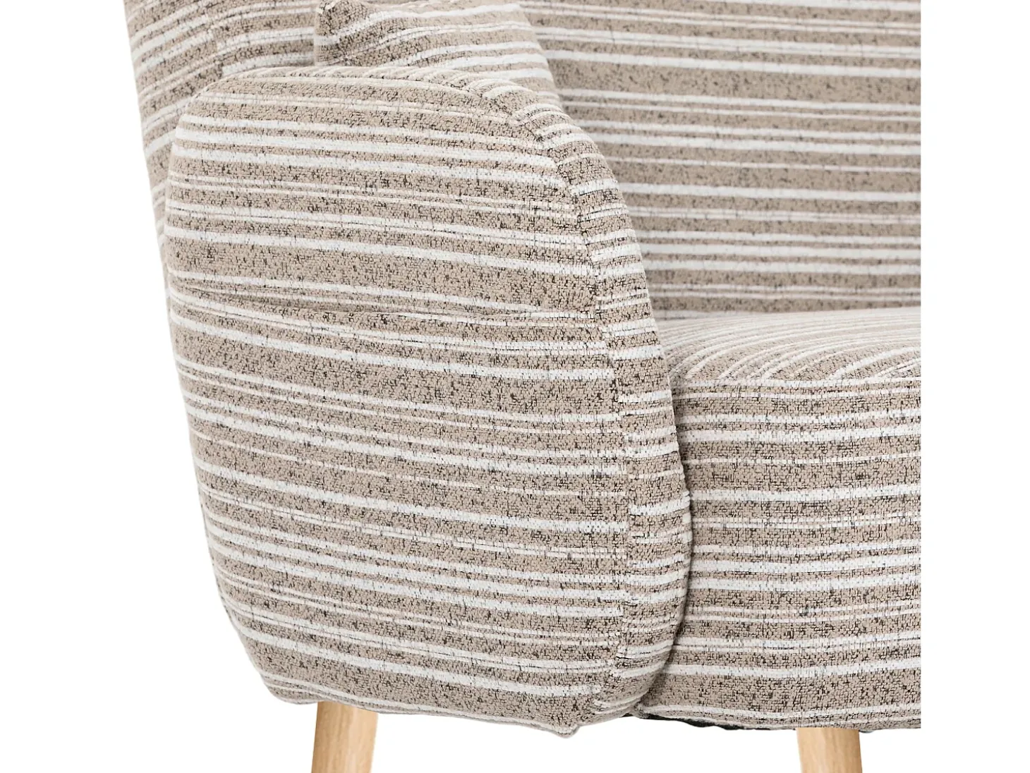 Sofá de dois lugares em tecido bouclé caqui - Com bolsos laterais e duas almofadas.