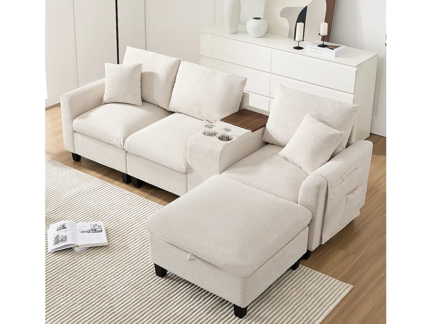Sofá moderno - com console - 2 porta-copos - porta de carregamento USB - bolsos de armazenamento nos braços - com almofadas - bege