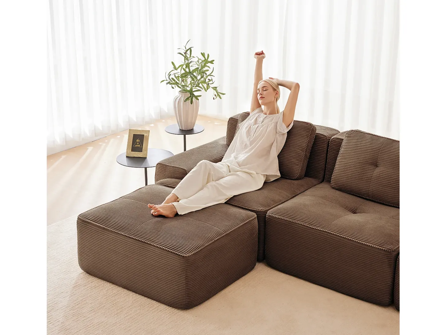 Sofá Modular 2 lugares em Veludo cotelê, com puff e 2 almofadas, 204x177x69cm, Marrom