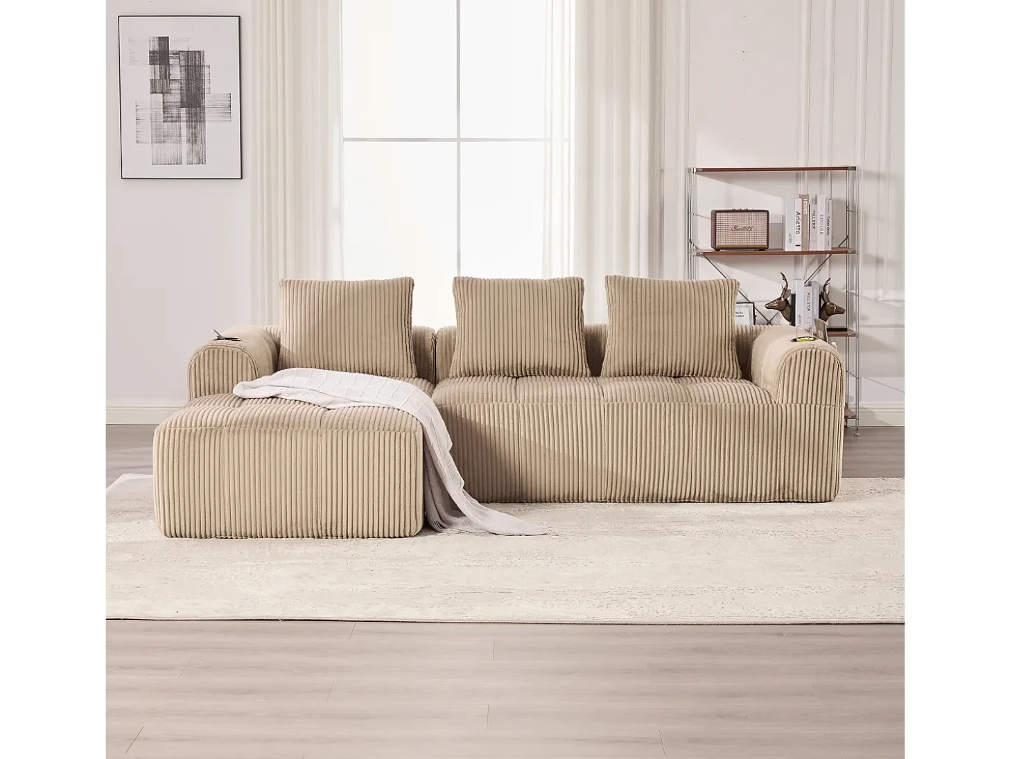 Sofá modular compacto em veludo cotelê com bolsos laterais e almofadas, cor cáqui.
