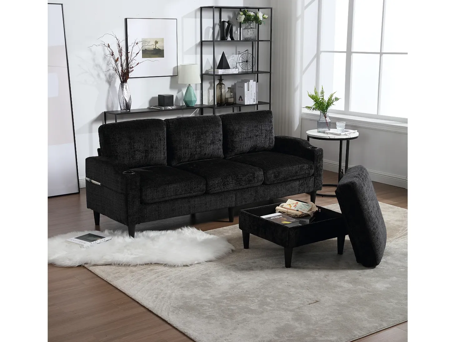 Sofá reto preto de 4 lugares com apoio para os pés, bolsos laterais e suporte para copos 196,5 x 75 x 77 cm