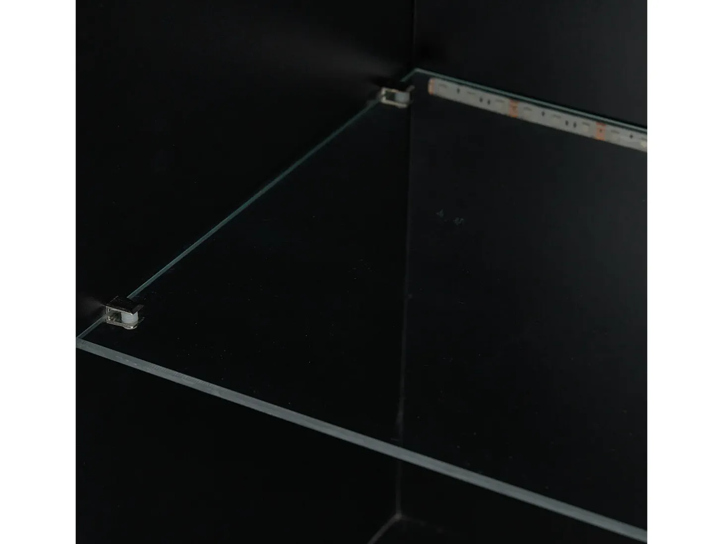 Vitrine preta de alto brilho com 2 portas e 1 prateleira de vidro, LED incluído - 45x35x160cm